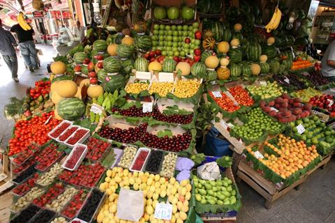 25 اسفند ماه ، آغاز توزیع میوه شب عید در مه ولات