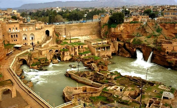 دیار گردشگران خارجی از آثار باستانی دیار گردشگران خارجی از آثار باستانی
