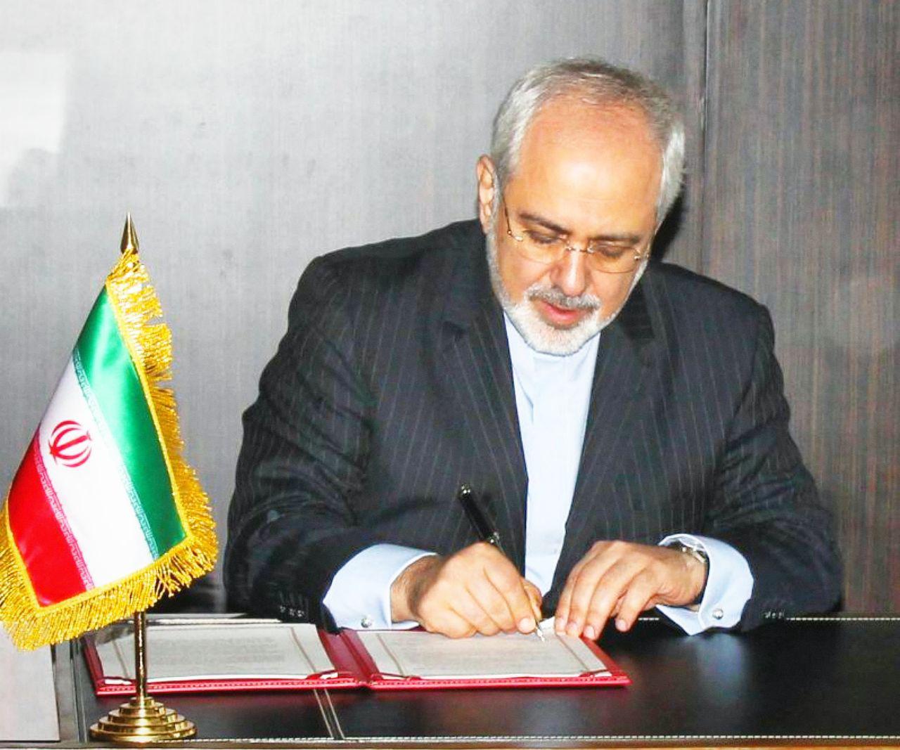 ظریف روز پاسدار را تبریک گفت