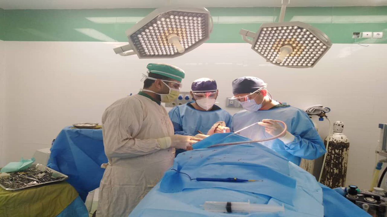 برداشتن تومور قاعده از جمجمه یک بیمار در لامرد برداشتن تومور قاعده از جمجمه یک بیمار در لامرد