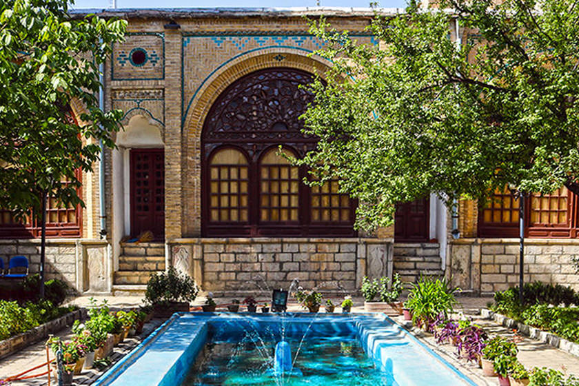 مرمت تکیه بیگلربیگی آغاز شد