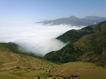 روستای فیلبند، روستایی عجیب و رویایی بر فراز ابرها