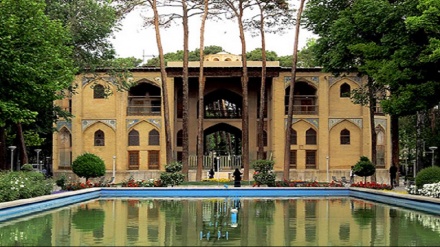 چرا مدرسه چهارباغ شهرت جهانی دارد؟