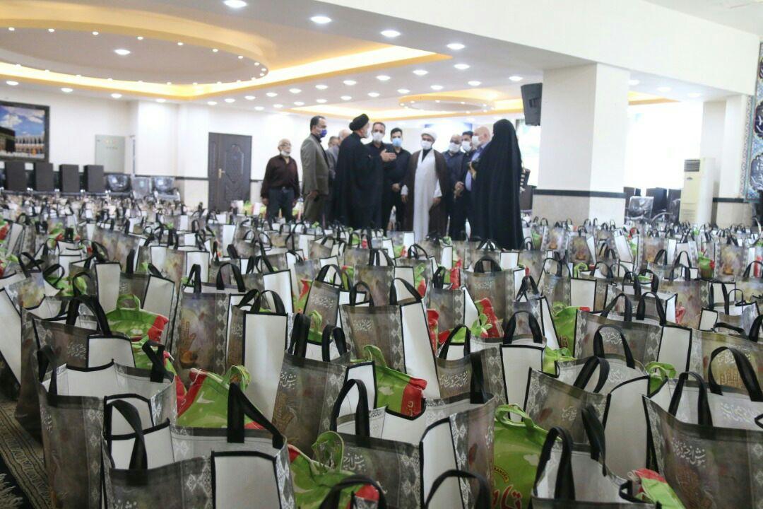 توزیع بستههای معیشتی در آمل