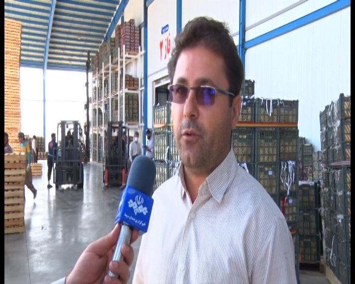 برچسب خارجی بر دسترنج باغدار ایرانی برچسب خارجی بر دسترنج باغدار ایرانی
