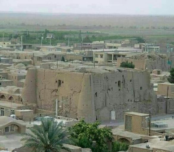 قلعه سنگ بست زواره با ۹۰۰ سال قدمت