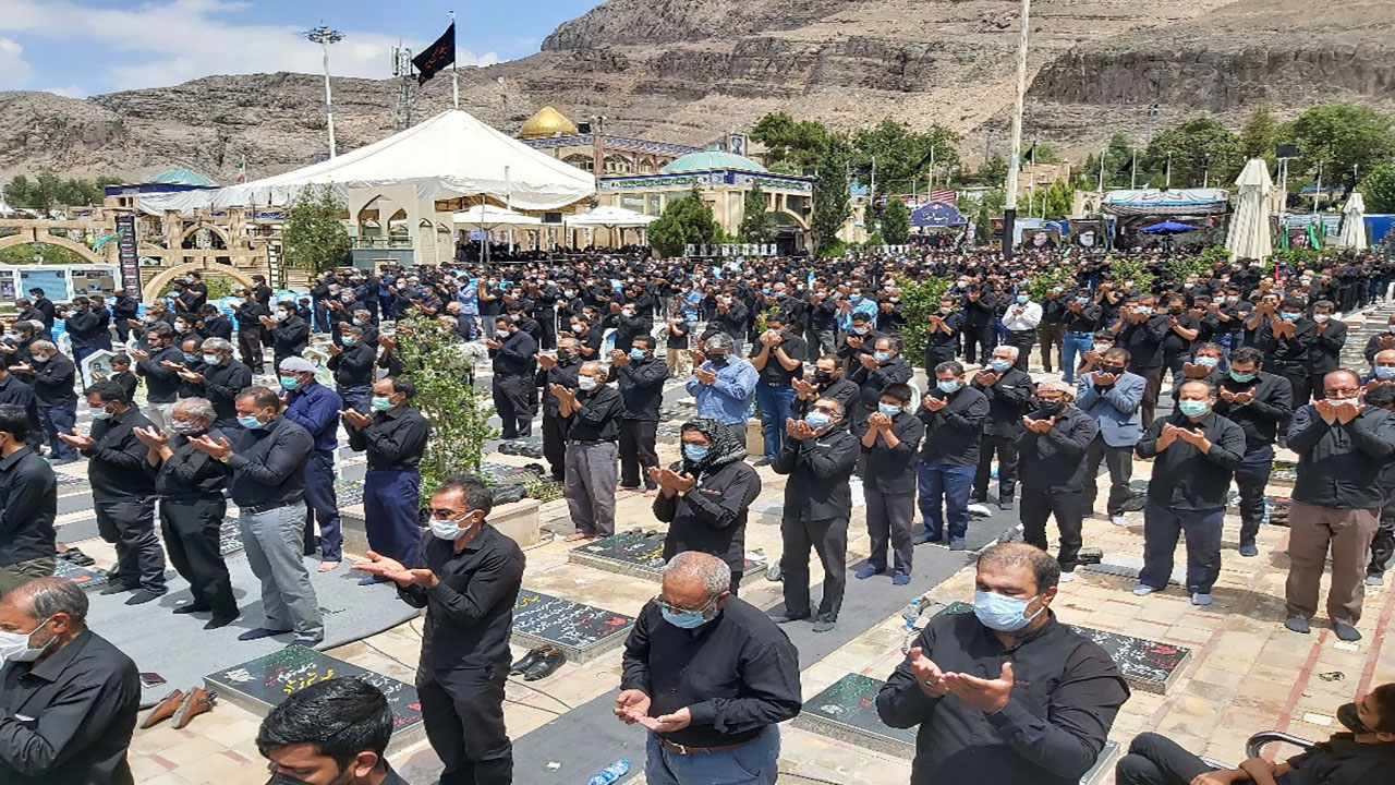 نماز ظهر عاشورا در کرمان پایتخت مقاومت نماز ظهر عاشورا در کرمان پایتخت مقاومت