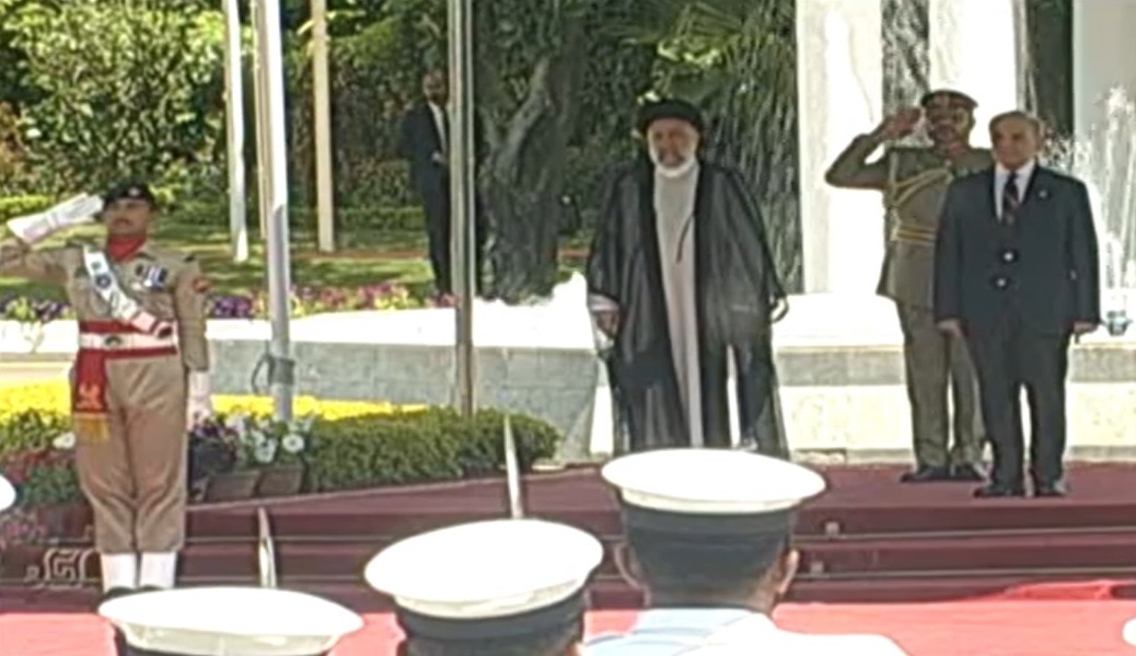 استقبال رسمی نخست‌وزیر پاکستان از رئیس جمهور ایران
