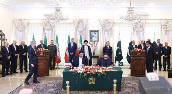 ** امضای اسناد همکاری ایران و پاکستان ** امضای اسناد همکاری ایران و پاکستان
