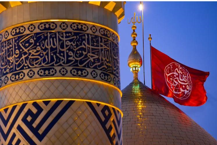 تعویض پرچم گنبد حرم امام حسین (ع) تعویض پرچم گنبد حرم امام حسین (ع)