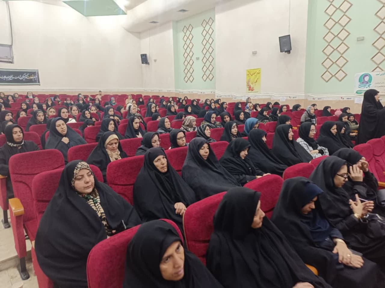 همایش ایران همدل بانوان سلماسی همزمان با سالروزشهادت حضرت فاطمه زهرا (س) همایش ایران همدل بانوان سلماسی همزمان با سالروزشهادت حضرت فاطمه زهرا (س)