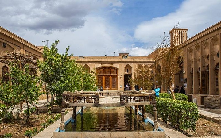 اختصاص اعتبار برای مرمت خانه تاریخی لاری ها اختصاص اعتبار برای مرمت خانه تاریخی لاری ها