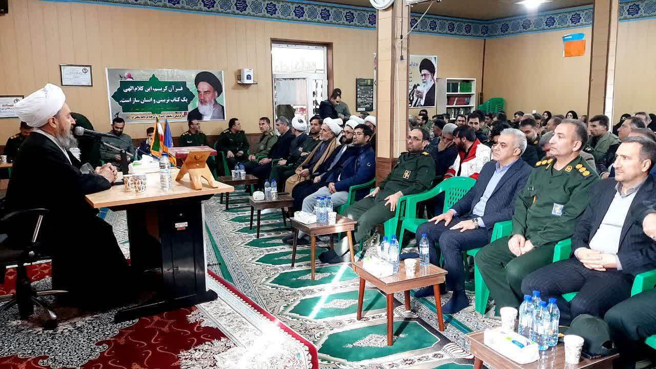 تجلیل ازپاسداران نمونه و فعال در شاهین دژ تجلیل ازپاسداران نمونه و فعال در شاهین دژ