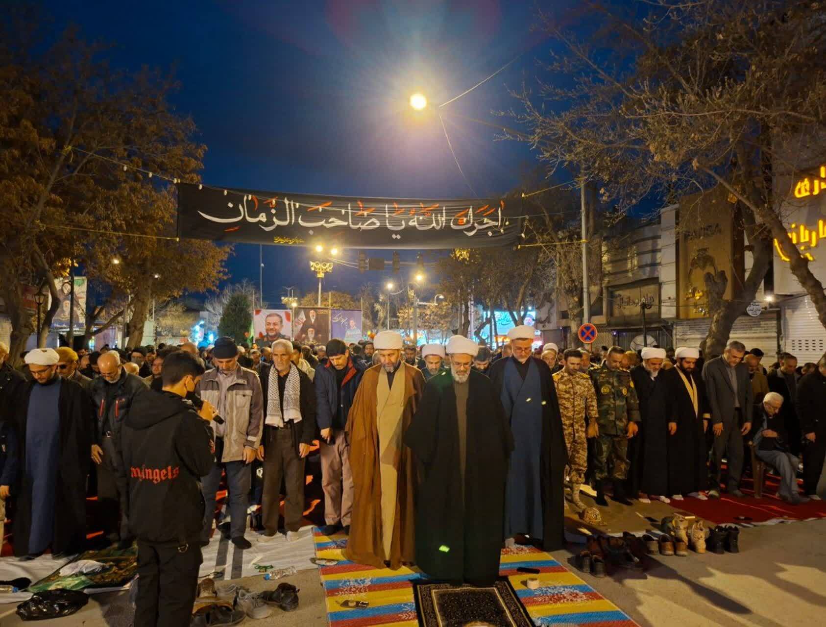 سفره هفت سین در میدان شهید بجنورد پهن شد سفره هفت سین در میدان شهید بجنورد پهن شد