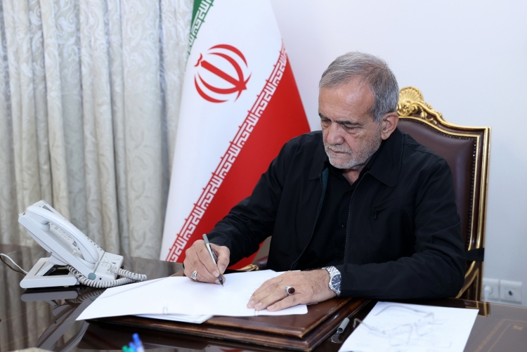 پیام تسلیت رئیس جمهور برای درگذشت مادر حاج احمد متوسلیان پیام تسلیت رئیس جمهور برای درگذشت مادر حاج احمد متوسلیان