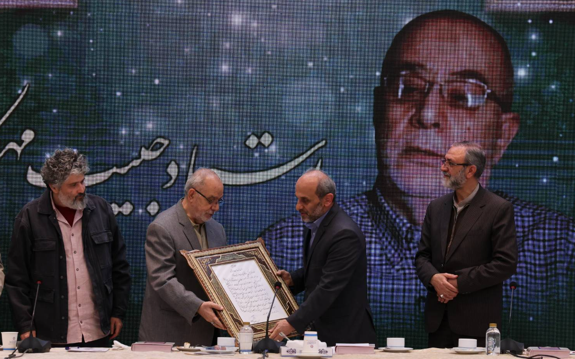رئیس سازمان صداوسیما میزبان قاریان و استادان بینالمللی قرآن کریم رئیس سازمان صداوسیما میزبان قاریان و استادان بینالمللی قرآن کریم