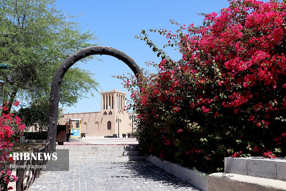 آسمان کیش صاف همراه با غبارمحلی، ۱۱ اردیبهشت