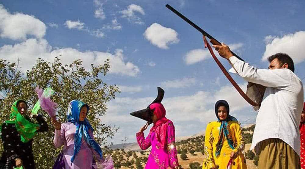 رسم غلط تیراندازی در عروسی در شهرستان کهگیلویه حادثه آفرید. رسم غلط تیراندازی در عروسی در شهرستان کهگیلویه حادثه آفرید.