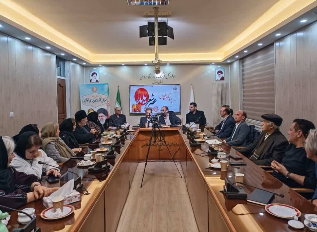 شعرای اردبیل گیسوی یلدا را شانه زدند شعرای اردبیل گیسوی یلدا را شانه زدند