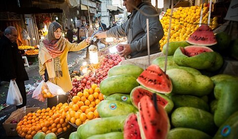 نظارت بازرسان بر قیمت کالاهای شب یلدا در گیلان نظارت بازرسان بر قیمت کالاهای شب یلدا در گیلان