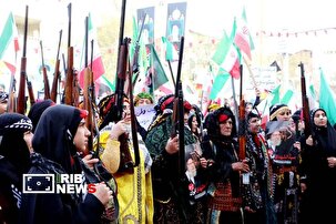 شیر زنان لرستانی برنو به دست در میدان بیعت