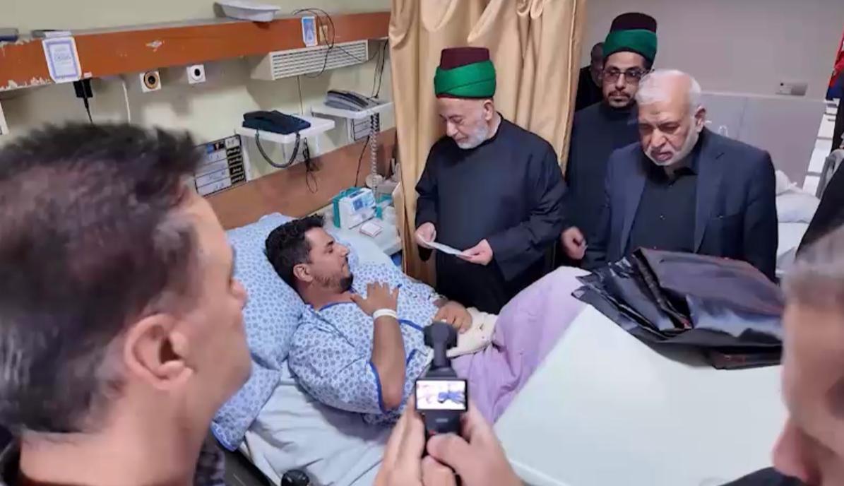 ملاقات هیات اعزامی از عتبه امام حسین علیه السلام با مجروحان جنگ تحمیلی ملاقات هیات اعزامی از عتبه امام حسین علیه السلام با مجروحان جنگ تحمیلی