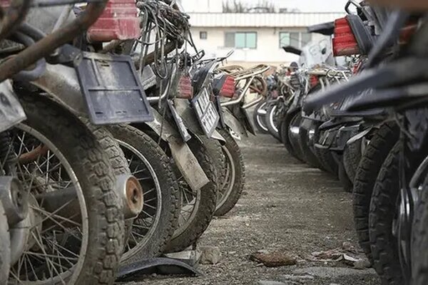 توقیف ۴۳۸ موتورسیکلت و ۲۲۹ خودروی بدون پلاک در ۲۴ ساعت توقیف ۴۳۸ موتورسیکلت و ۲۲۹ خودروی بدون پلاک در ۲۴ ساعت