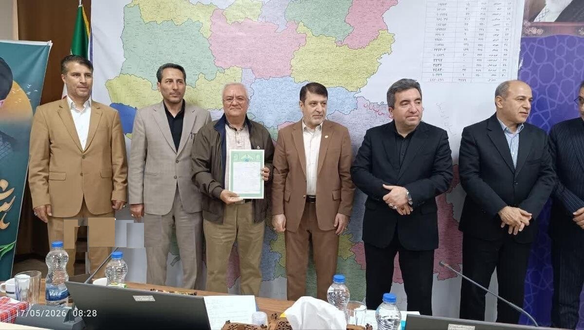 اهدای ۱۰۰۰ فقره سند مالکیت منطقه صوفیان همزمان با سفر رئیس سازمان ثبت به آذربایجان شرقی اهدای ۱۰۰۰ فقره سند مالکیت منطقه صوفیان همزمان با سفر رئیس سازمان ثبت به آذربایجان شرقی
