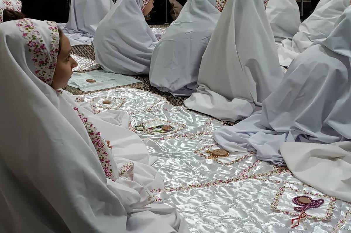 شکوفایی غنچه‌های عبادت در جشن تکلیف دانش‌آموزان