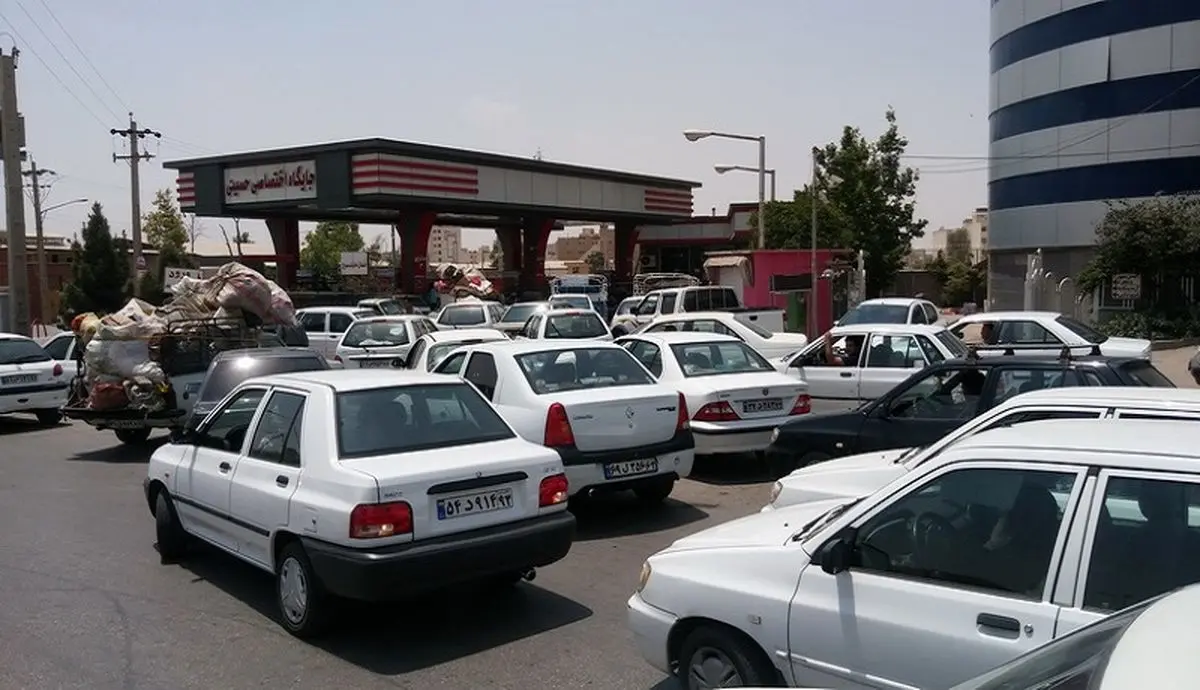 بحران سوخت در کوره گرمای هرمزگان؛ وقتی ۸۰ لیتر بنزین پاسخگوی نیاز مردم نیست بحران سوخت در کوره گرمای هرمزگان؛ وقتی ۸۰ لیتر بنزین پاسخگوی نیاز مردم نیست