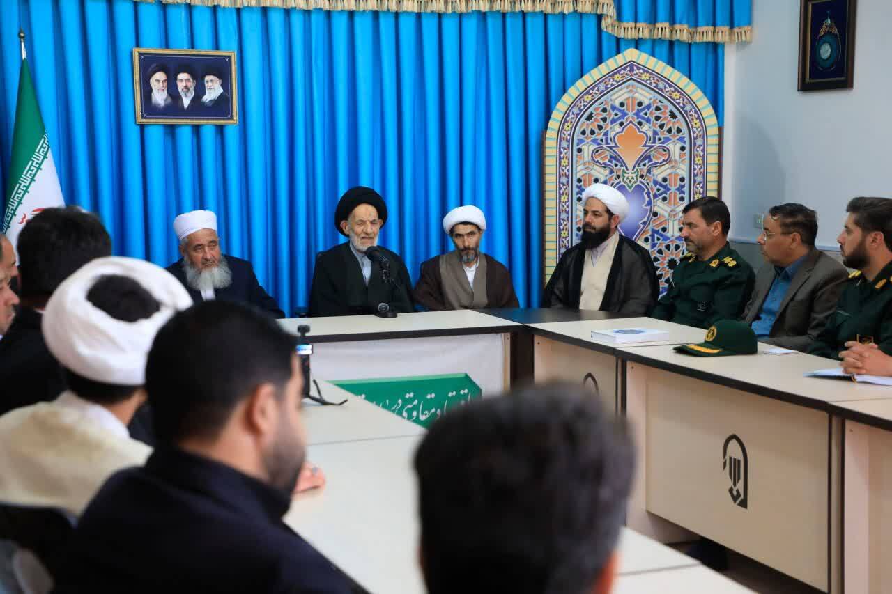 شیعه و اهل سنت با تکیه بر مشترکات اسلامی و آموزههای قرآن کریم، اجازه سوءاستفاده و نفوذ را به دشمنان ندهند شیعه و اهل سنت با تکیه بر مشترکات اسلامی و آموزههای قرآن کریم، اجازه سوءاستفاده و نفوذ را به دشمنان ندهند