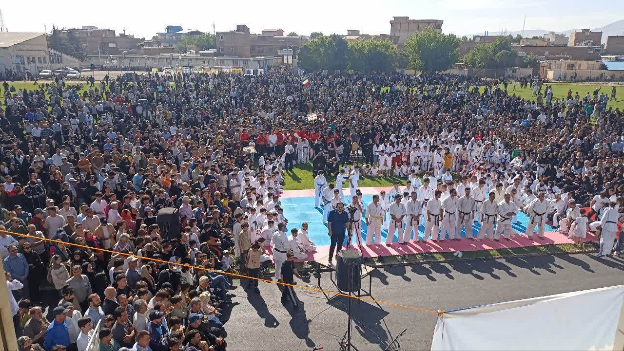 همایش بزرگ پیاده روی انسجام در نقده همایش بزرگ پیاده روی انسجام در نقده