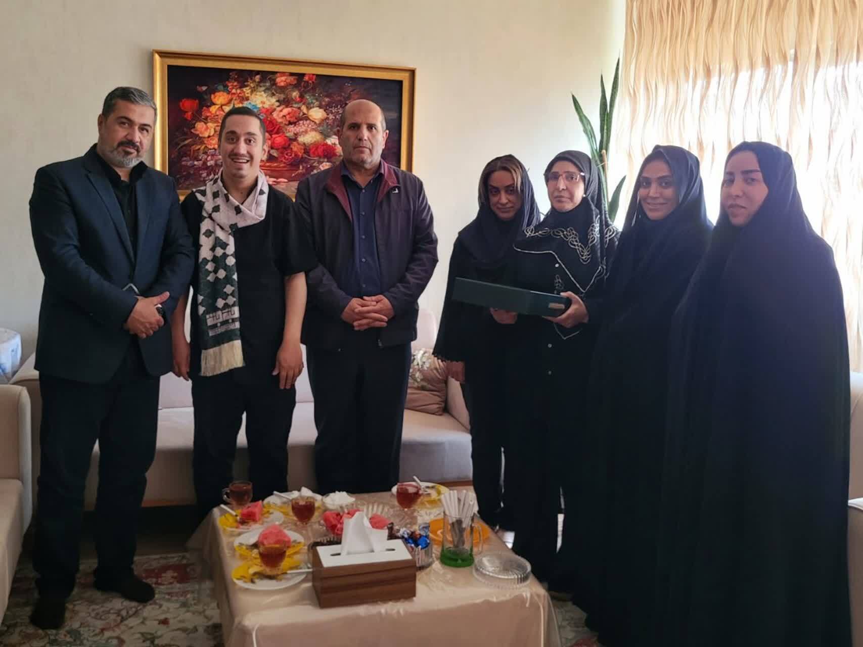 دیدار با خانواده شهید غلامرضا سرناز
