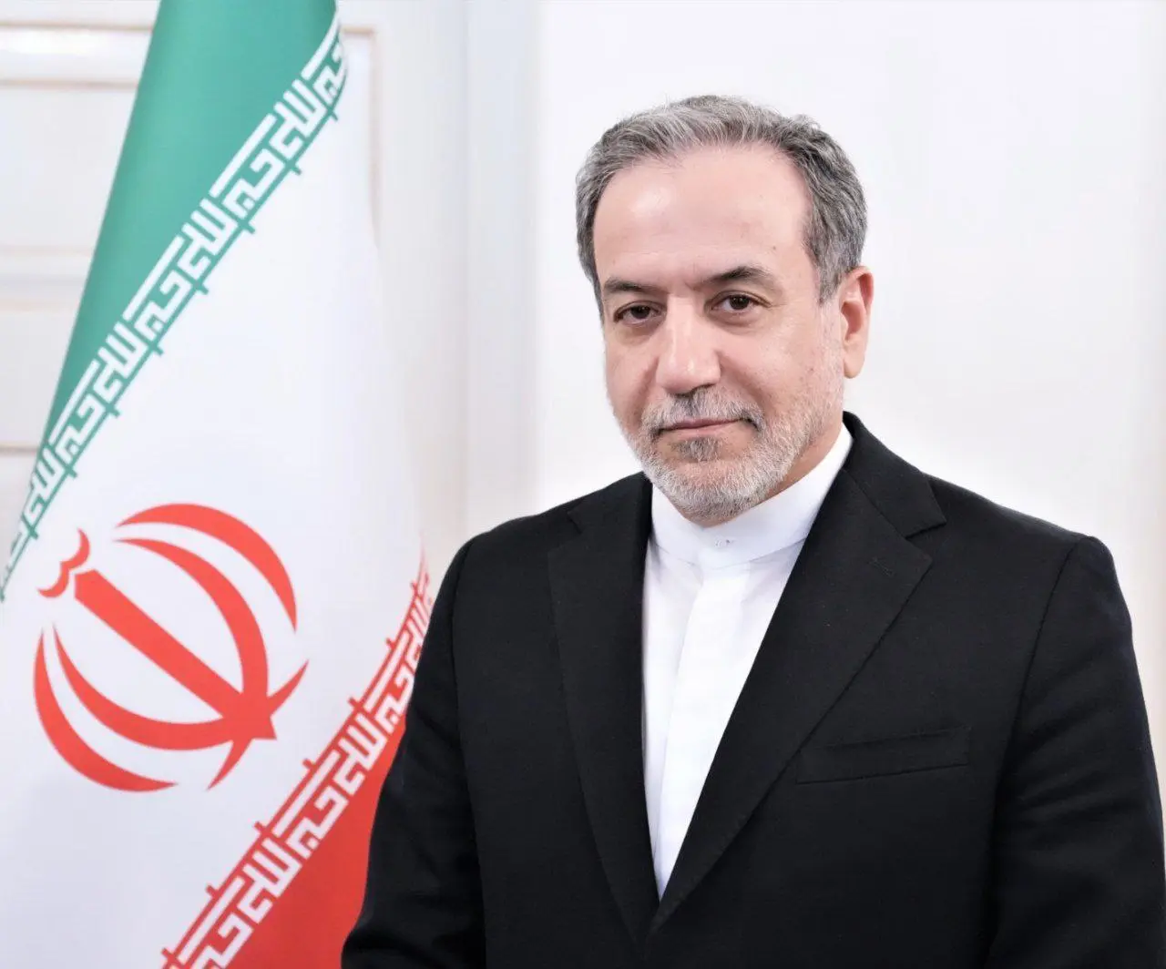 استقبال وزیر امور خارجه از پیام راهگشای رهبر معظم انقلاب استقبال وزیر امور خارجه از پیام راهگشای رهبر معظم انقلاب