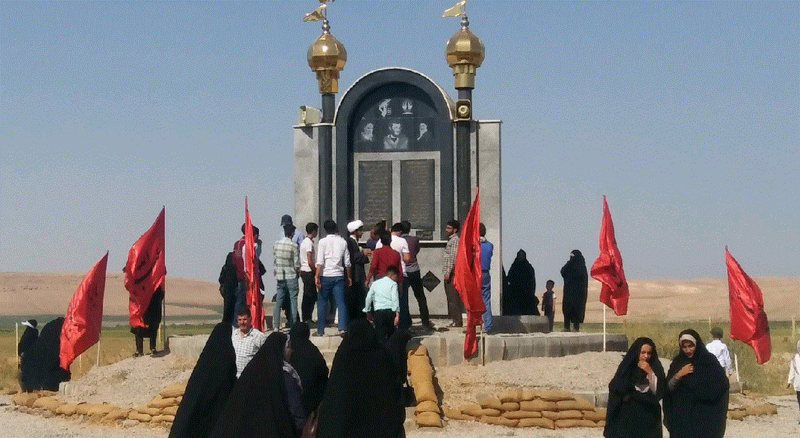 شهید بروجردی نقده را ازدست اشرار آزاد کرد شهید بروجردی نقده را ازدست اشرار آزاد کرد