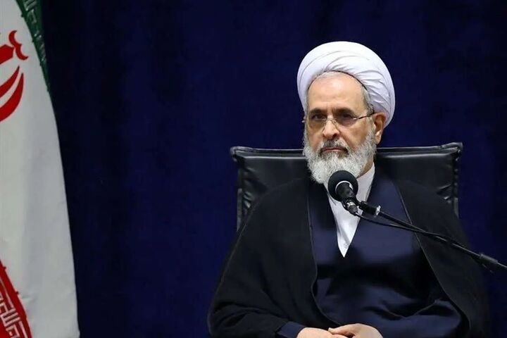 دعوت آیتالله اعرافی از مردم برای حضور عاشورایی در تشییع امام شهید دعوت آیتالله اعرافی از مردم برای حضور عاشورایی در تشییع امام شهید