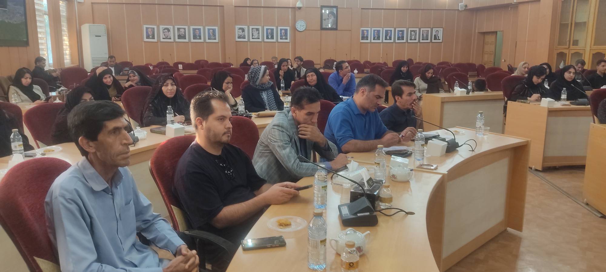 بیان دغدغه‌ها و مشکلات هنرمندان صنایع‌دستی در نشست با استاندار