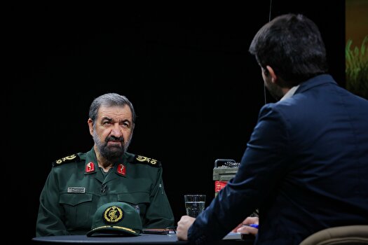 سرلشکر رضایی: آمریکا از سر استیصال اصرار به مذاکره دارد