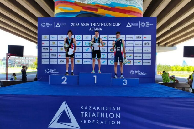 نشان برنز ترای اتلون جوانان آسیا در دستان پسر ایرانی
